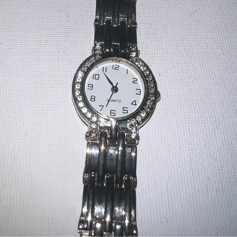 Womens Silver Tone Quartz Watch Rhinestone Bezel Fashion Jewelry‎ Accessory